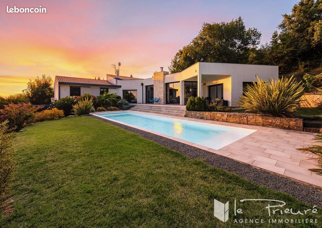 Maison 7 pièces 219 m² · à Puygouzon · 219 m² · 835 000 €