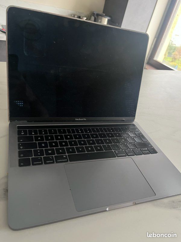 MacBook Pro 13” 2018 – i5 Quad Core / 8 Go RAM / 2560x1600 (image 2)