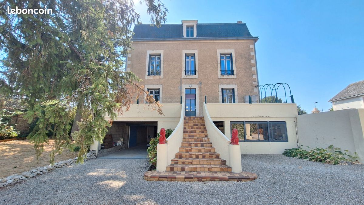 Maison 8 pièces 187 m² · à Saint-Maixent-l'École · 187 m² · 209 000 €
