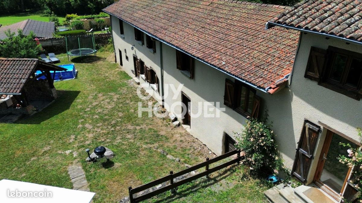 Maison 5 pièces 159 m² · à Feurs · 159 m² · 220 000 €