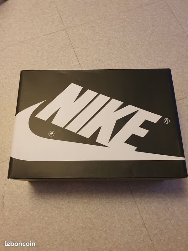 Air Jordan 1 Retro High OG Black and White (image 2)