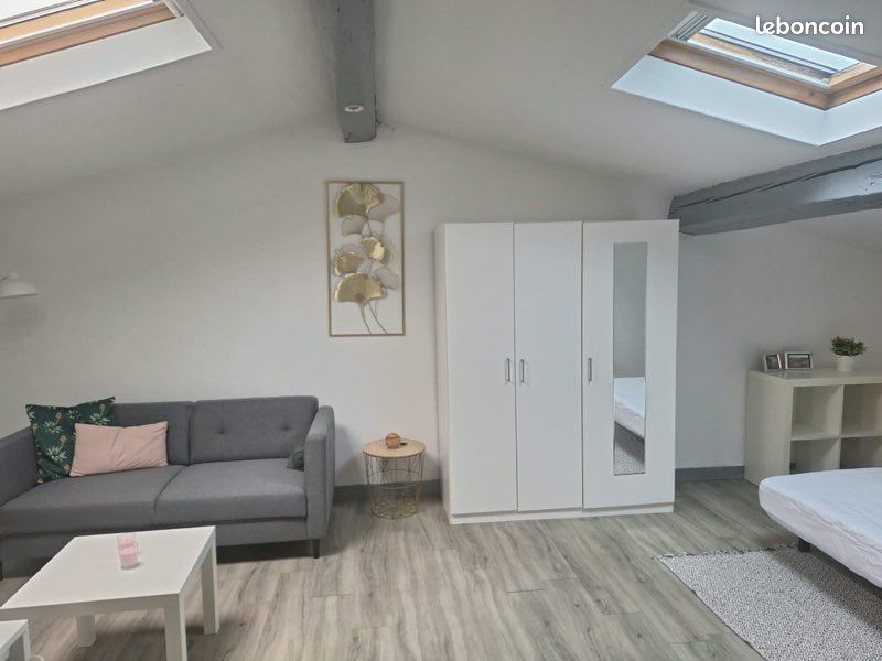Appartement 1 pièce 30 m² · à Saint-Genis-Laval · 30 m² · 610 €/mois