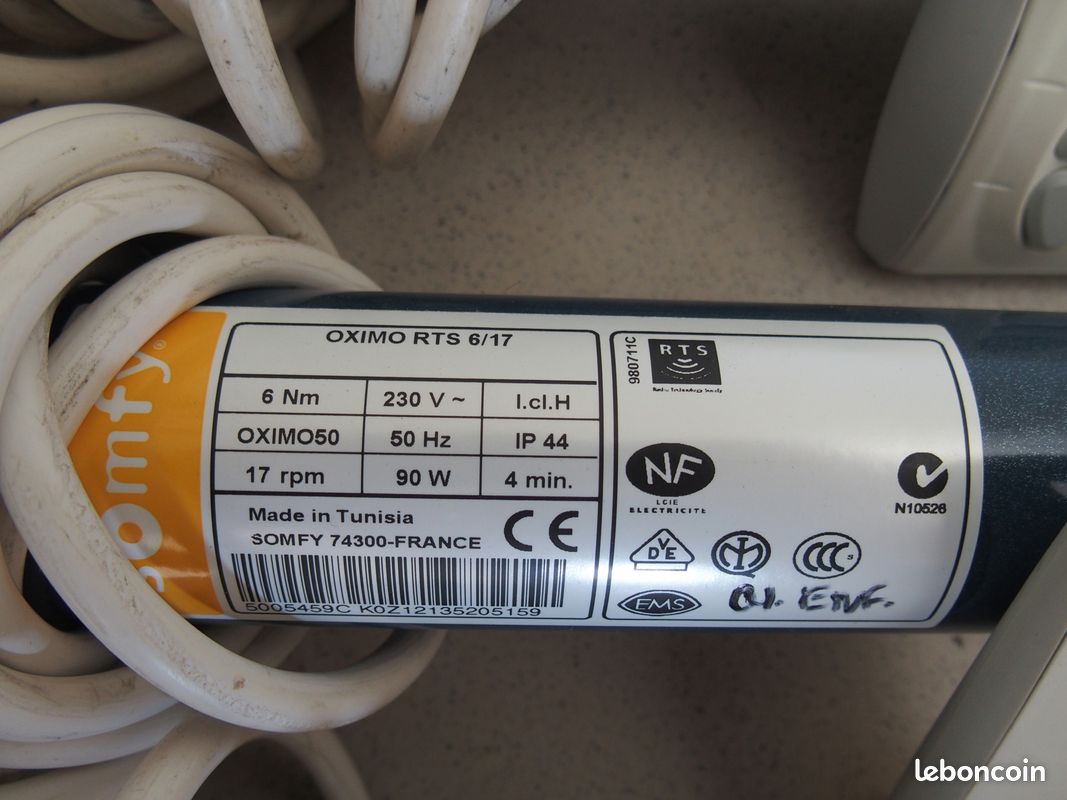 Moteur volet roulant SOMFY OXYMO50 RTS 6/17 - 6 Nm - Avec télécommande sans fil (image 1)