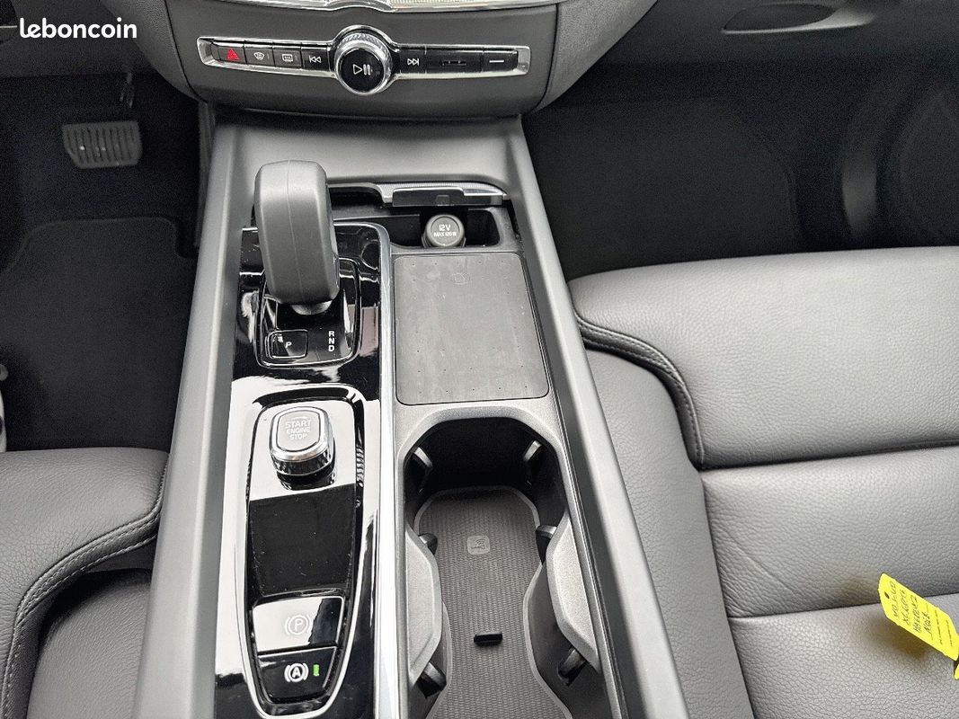 VOLVO XC60 T6 AWD Hybride rechargeable 253 ch+145 ch Geartronic 8 Plus Style Dark (image 17)