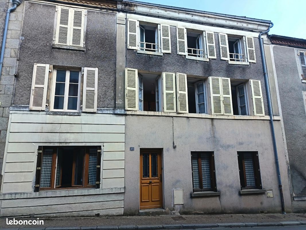 Maison 5 pièces 166 m² · à Magnac-Laval · 166 m² · 57 000 €