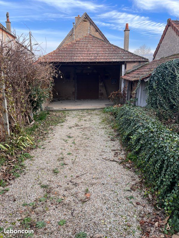 Maison 4 pièces 70 m² · à Châteaumeillant · 70 m² · 70 000 €