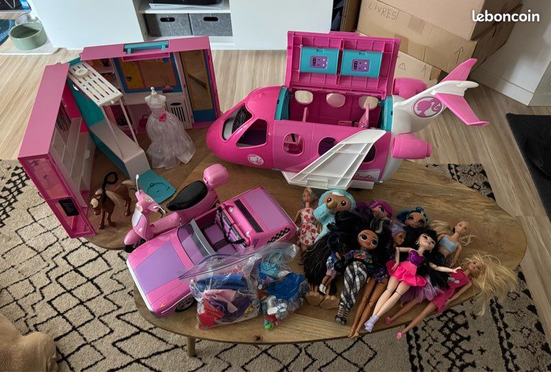 Lot Barbie & LOL Surprise : Avion, Voiture, Dressing, Poupées (image 1)