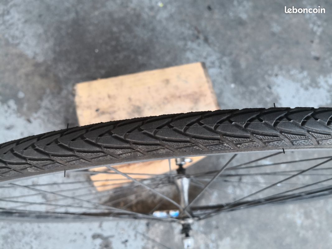 Roue Avant velo vtc route 28 pouces Équipements vélos