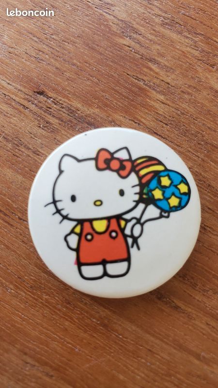 2 broches badges Hello Kitty vintage années 1990 (image 2)