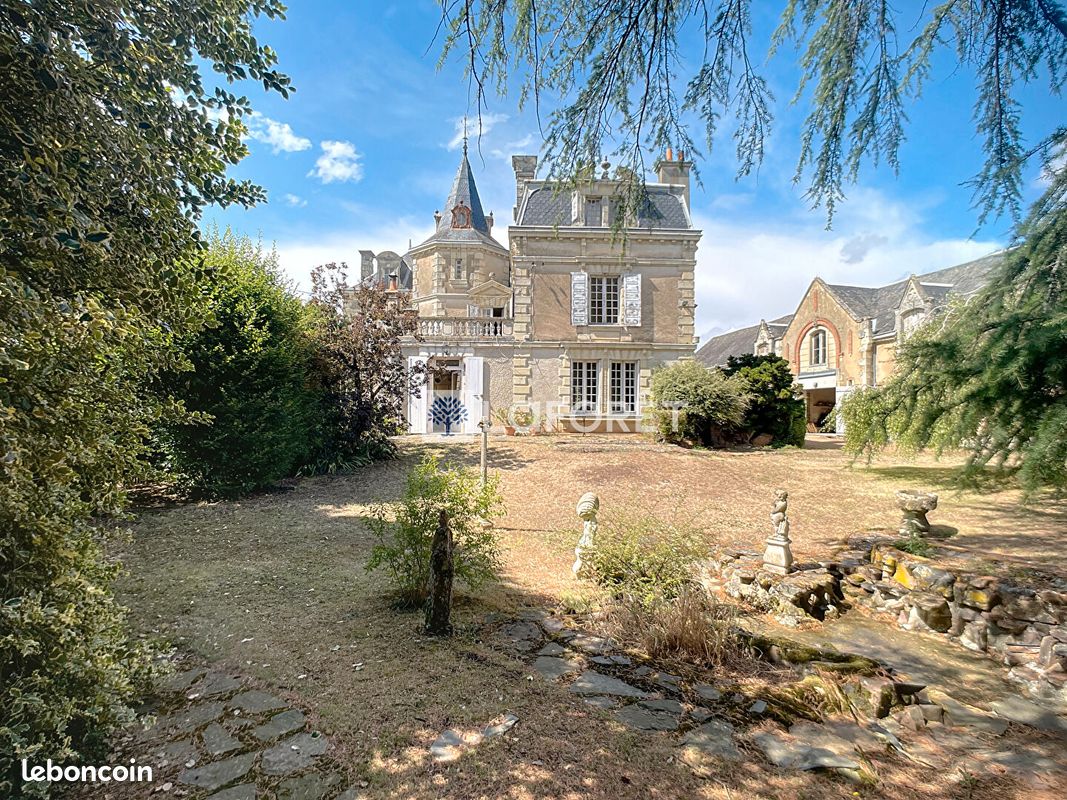 Maison 10 pièces 302 m² · à Irais · 302 m² · 280 540 €