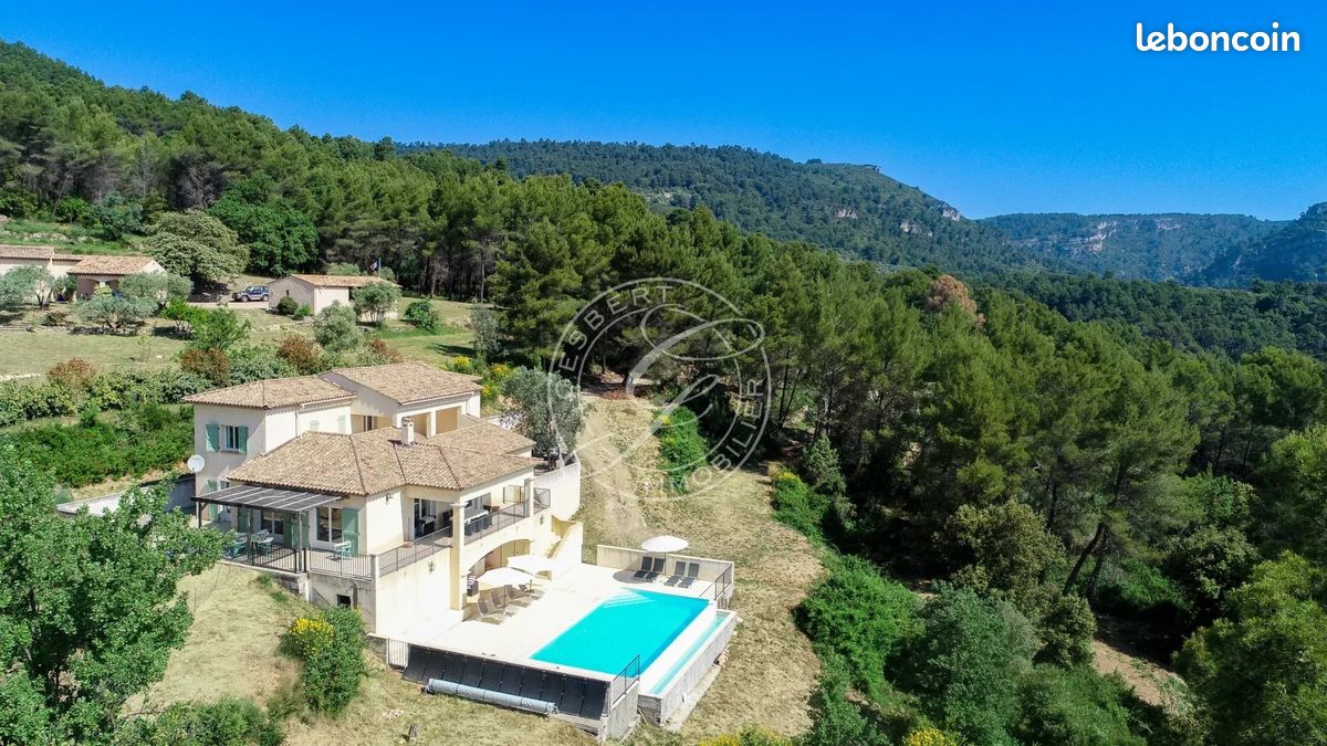 Maison 5 pièces 213 m² · à Ampus · 213 m² · 695 000 €