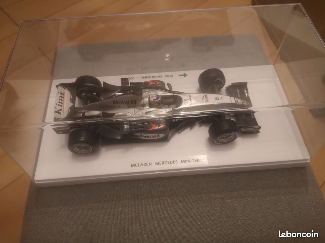 Miniature F1 McLaren Mercedes MP4-19B – Kimi Räikkönen – 2004 – Minichamps 1/43