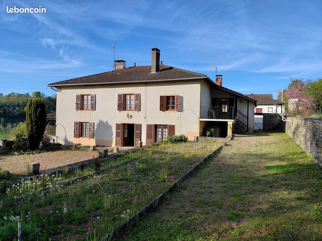 Maison 8 pièces 250 m² · à Charlieu · 250 m² · 269 000 €