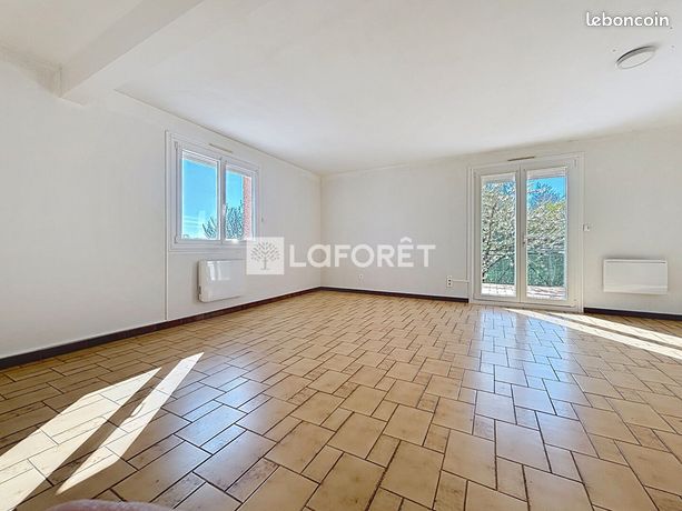 https://img.leboncoin.fr/api/v1/lbcpb1/images/ef/f5/96/eff596d0479113d9778a84fb5d3e146be2cc2a05.jpg?rule=ad-image