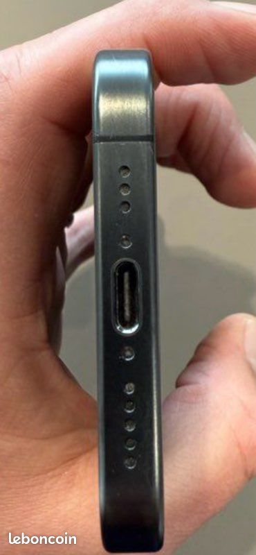IPhone 15 Pro 256GB Noir titane comme neuf encore garanti (image 4)