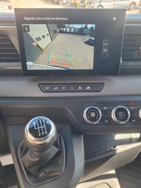 RENAULT MASTER IV L2H2 TRACTION 3T5 FOURGON 2.0 Blue DCI 150 EXTRA 03 PLACES NEUF avec HABILLAGE BOIS COMPLET + CHARGE UTILE AUGMENTÉE + SUSPENSION RENFORCÉE + CAMÉRA DE RECUL ( Prix Vente 30 990 HT ) (image 5)