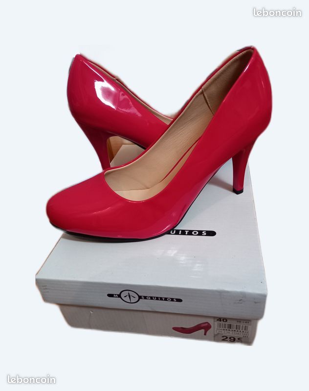 Chaussures rouges NEUVES T 40 (image 1)
