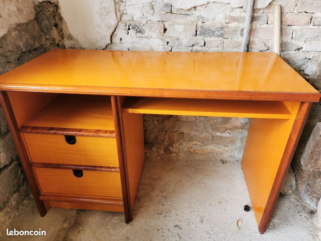 Bureau (image 1)