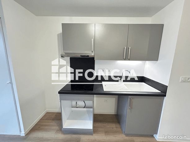 https://img.leboncoin.fr/api/v1/lbcpb1/images/ef/fa/eb/effaeba1fd17cd8558db7964714b2a769b5ad67a.jpg?rule=ad-image