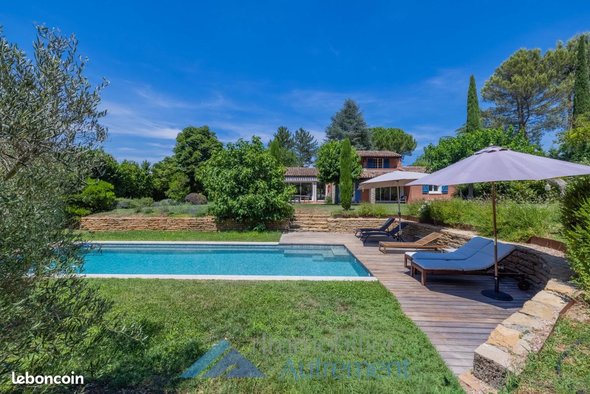 Maison 11 pièces 205 m² · au Tholonet · 205 m² · 5 000 €/mois