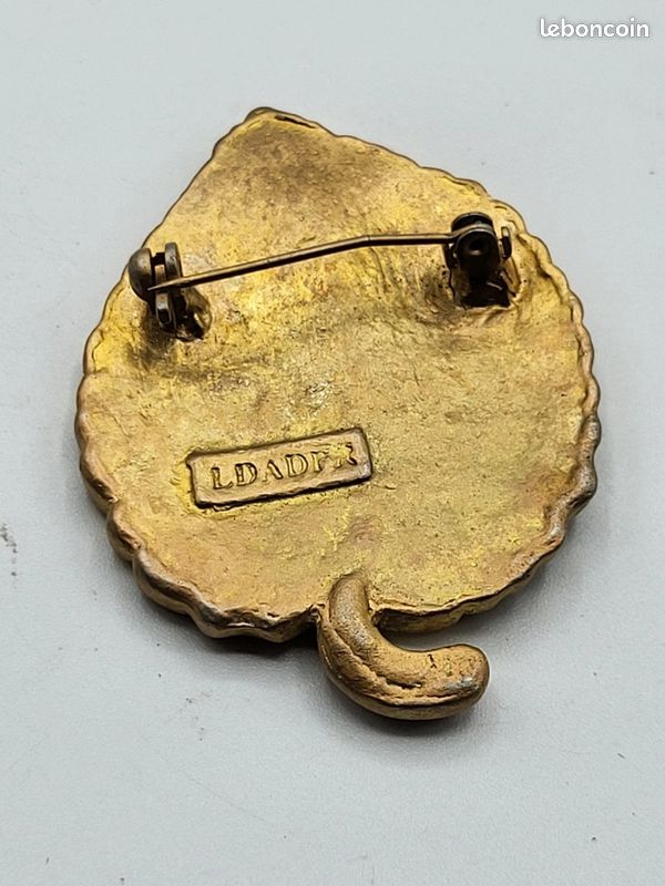 Broche Vintage Signée – Couronne Et Feuilles Dorées – Bijou Fantaisie élégant