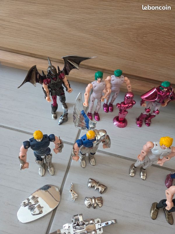 Lot Accessoires Saint Seiya Bandai – 1987 Pièces Détachées