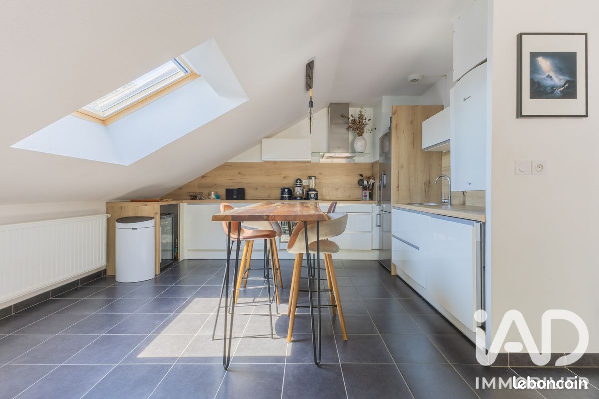 Appartement 4 pièces 79 m² · à Saint-Jeoire-Prieuré · 79 m² · 375 000 €
