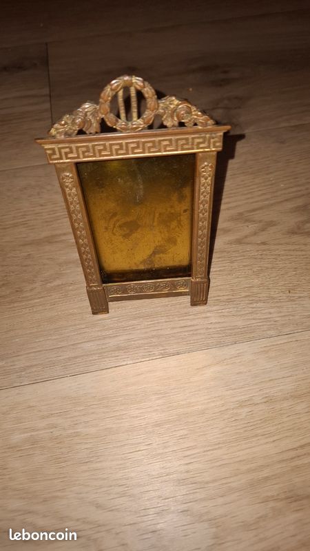 Paire cadres porte-photo Louis XVI laiton doré couronne Napoléon III XIXè Paire cadres porte-photo Louis XVI laiton doré couronne Napoléon III XIXè