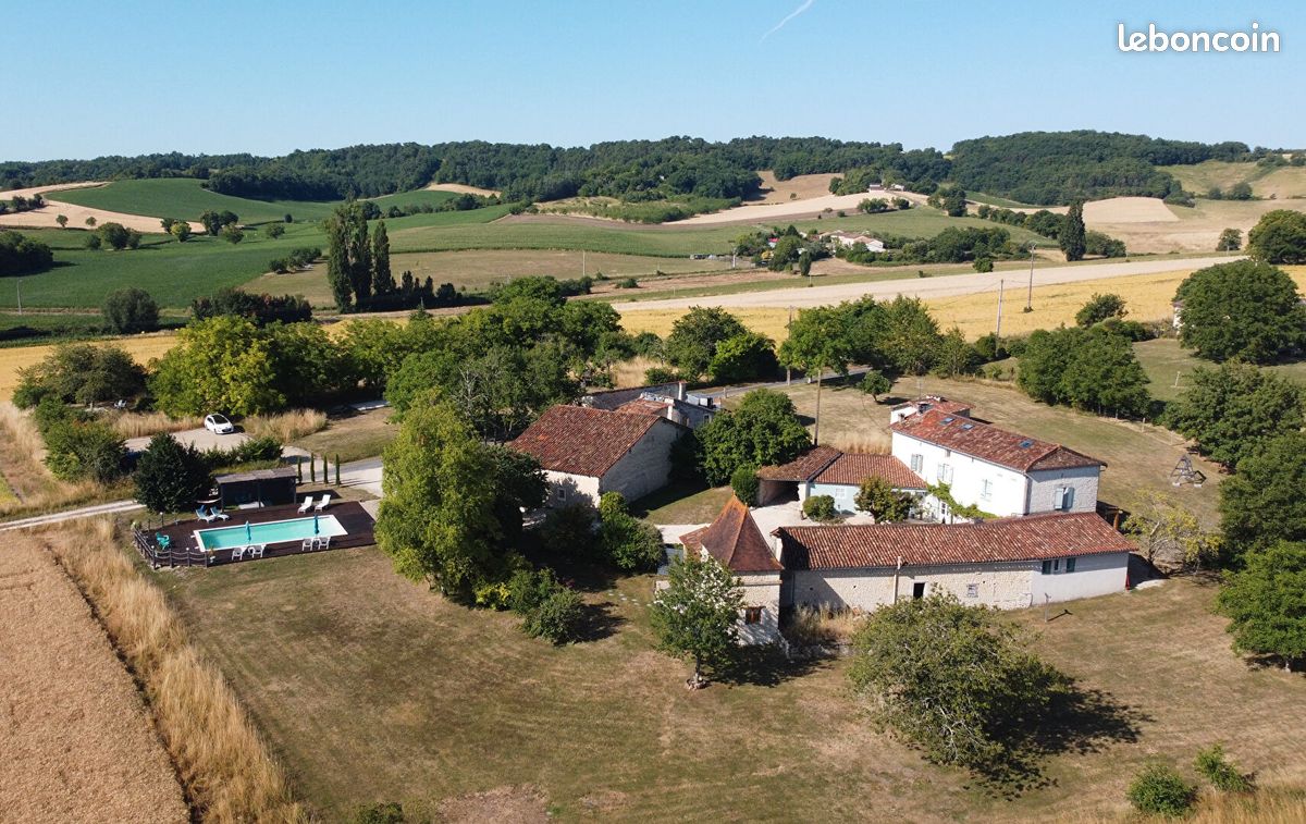 Maison 11 pièces 219 m² · à Palluaud · 219 m² · 499 000 €