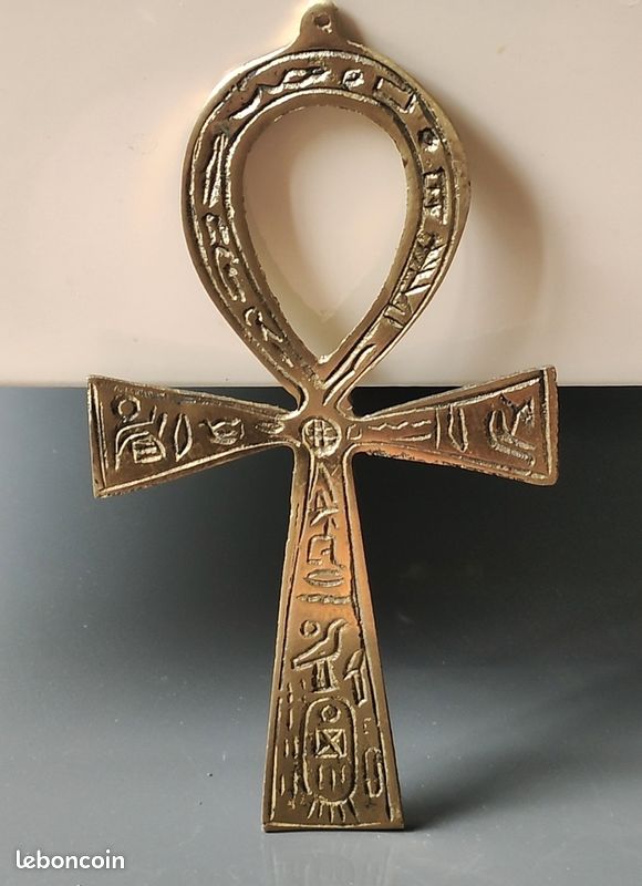 Ankh en laiton antique, 19 cm croix égyptienne avec ornement en relief, décoration murale Egypte, clé de la vie de la mythologie égyptienne, cadeau de méditation spirituelle - France Ankh en laiton antique, 19 cm croix égyptienne avec ornement en relief, décoration murale Egypte, clé de la vie de la mythologie égyptienne, cadeau de méditation spirituelle - France