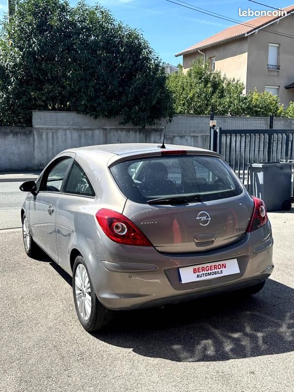 Opel Corsa IV 1.4 Twinport Cosmo 3p (image 3)