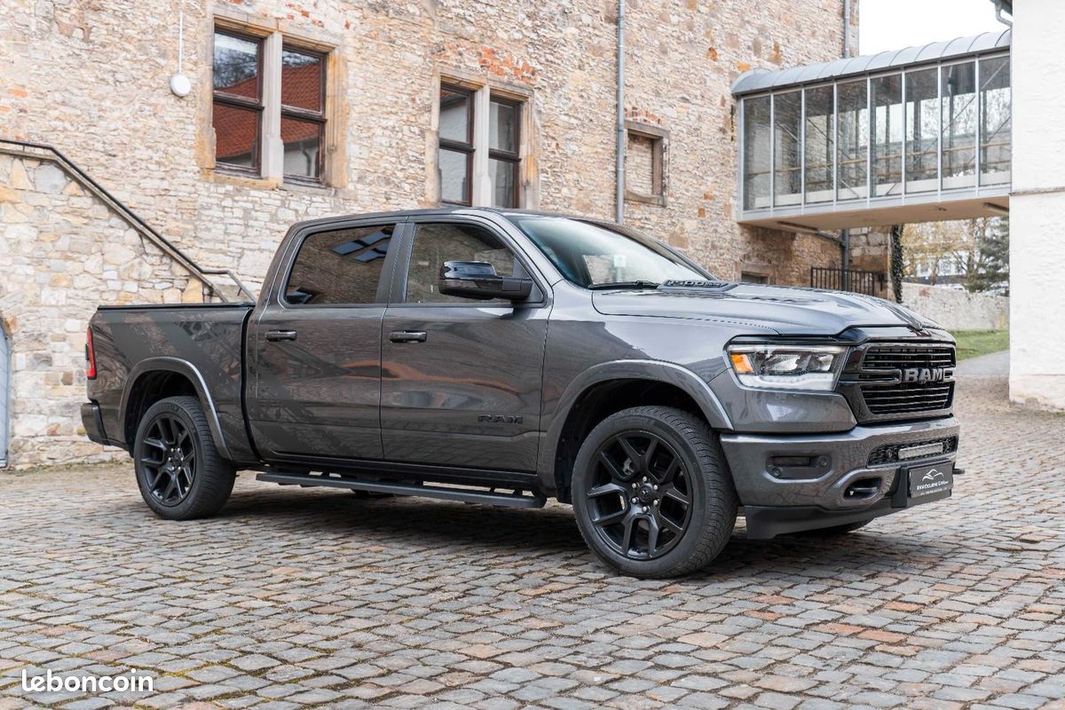 Dodge RAM 1500 Laramie 5.7 V8 HEMI eTorque 401 ch 4x4 – Toit pano – 360° – GPL (image 1)