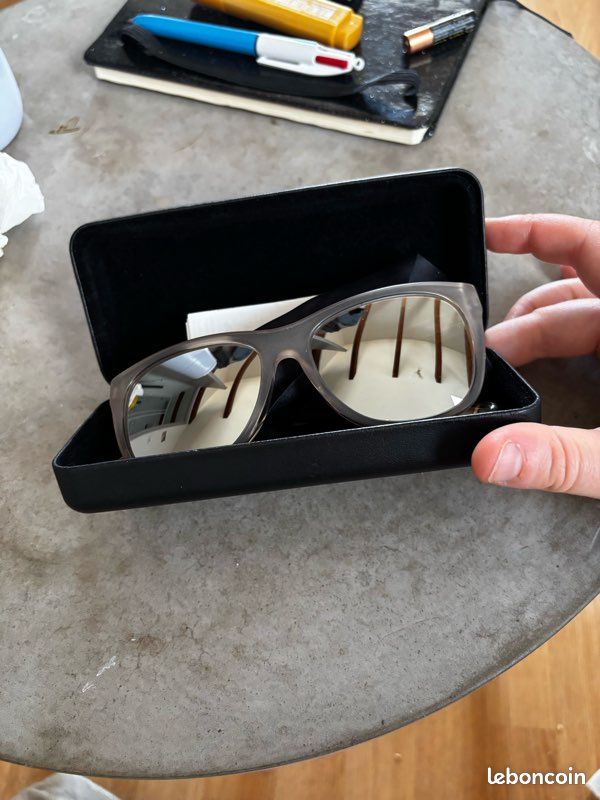 Lunette de soleil niveau neuf bobbi brown Accessoires Bagagerie