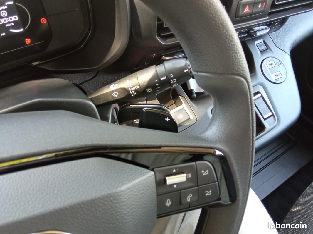 Toyota Proace City FOURGON MEDIUM 1.5L 130 D-4D BVA START+PACK CONFORT+3 PLACES MODUWORK+CARPLAY+... (image 13)