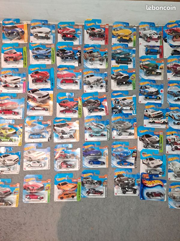 Lot de voitures hotwheels, état neuf, sous blister (image 5)
