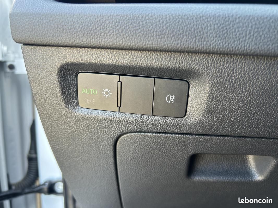 Skoda Octavia 1.5 TSI Hybrid 150 ch ACT DSG7 Selection (image 4)