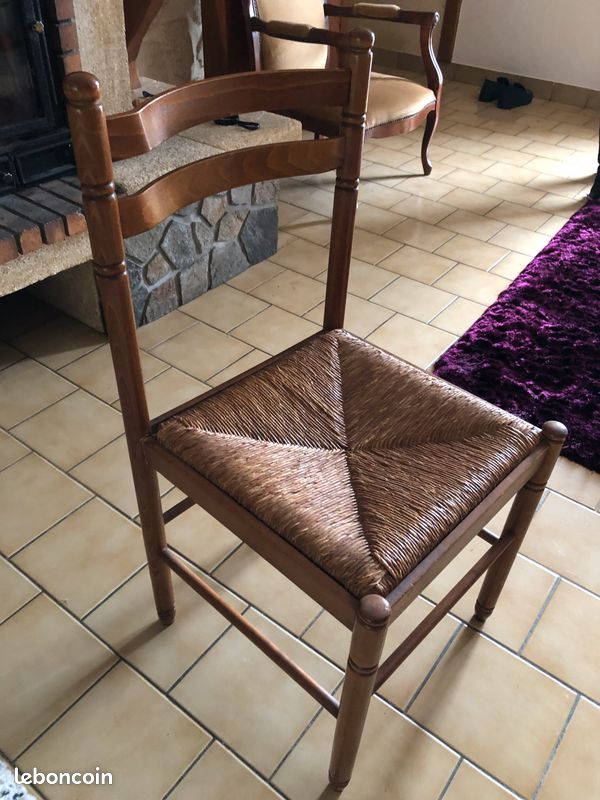 Chaise en bois et paille (image 1)