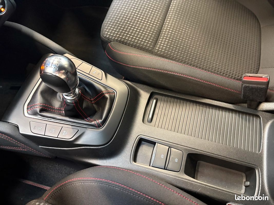 FORD FOCUS ST LINE X EcoBoost 155 ch MHEV - 1ERE MAIN - PARFAIT ÉTAT - VIRTUAL COCKPIT - CARPLAY - ATTELAGE AMOVIBLE (image 14)
