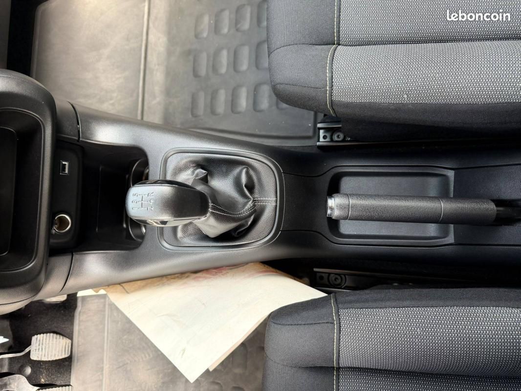 Citroën C3 Société (2 places) 82 CH FEEL NAV TVA récupérable (image 10)