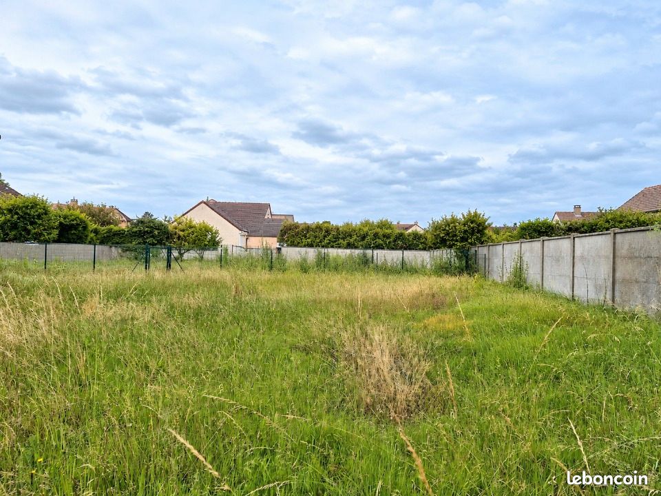 Terrain 671 m² · à Servon · 247 000 €