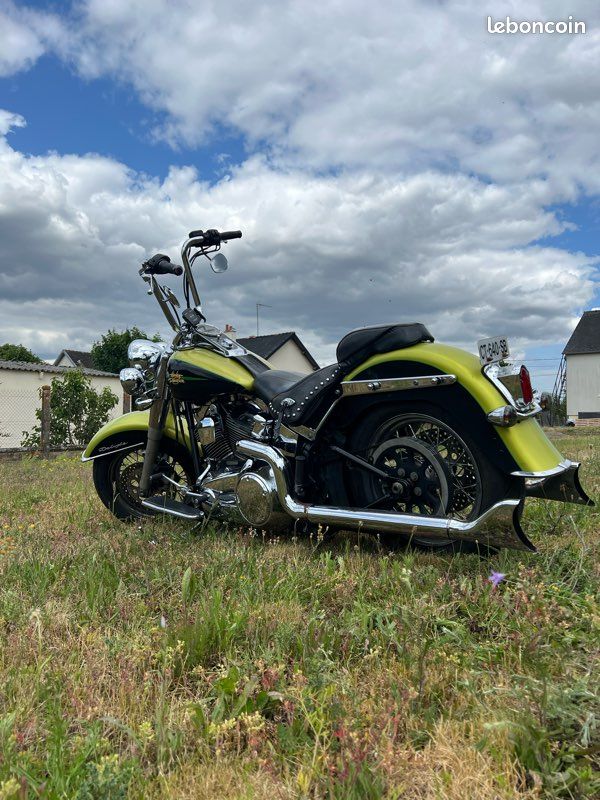 HARLEY DAVIDSON Softail Deluxe Custom Motos