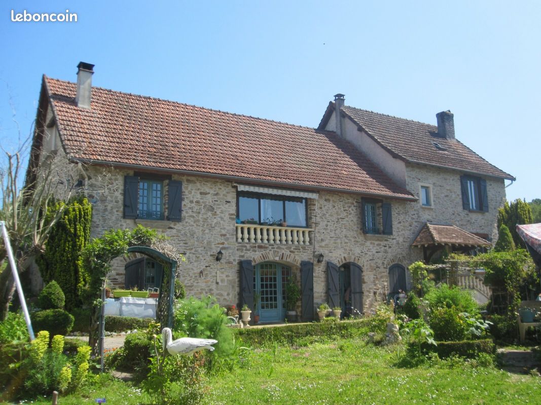Maison 11 pièces 262 m² · à Saint-Yrieix-la-Perche · 262 m² · 317 000 €