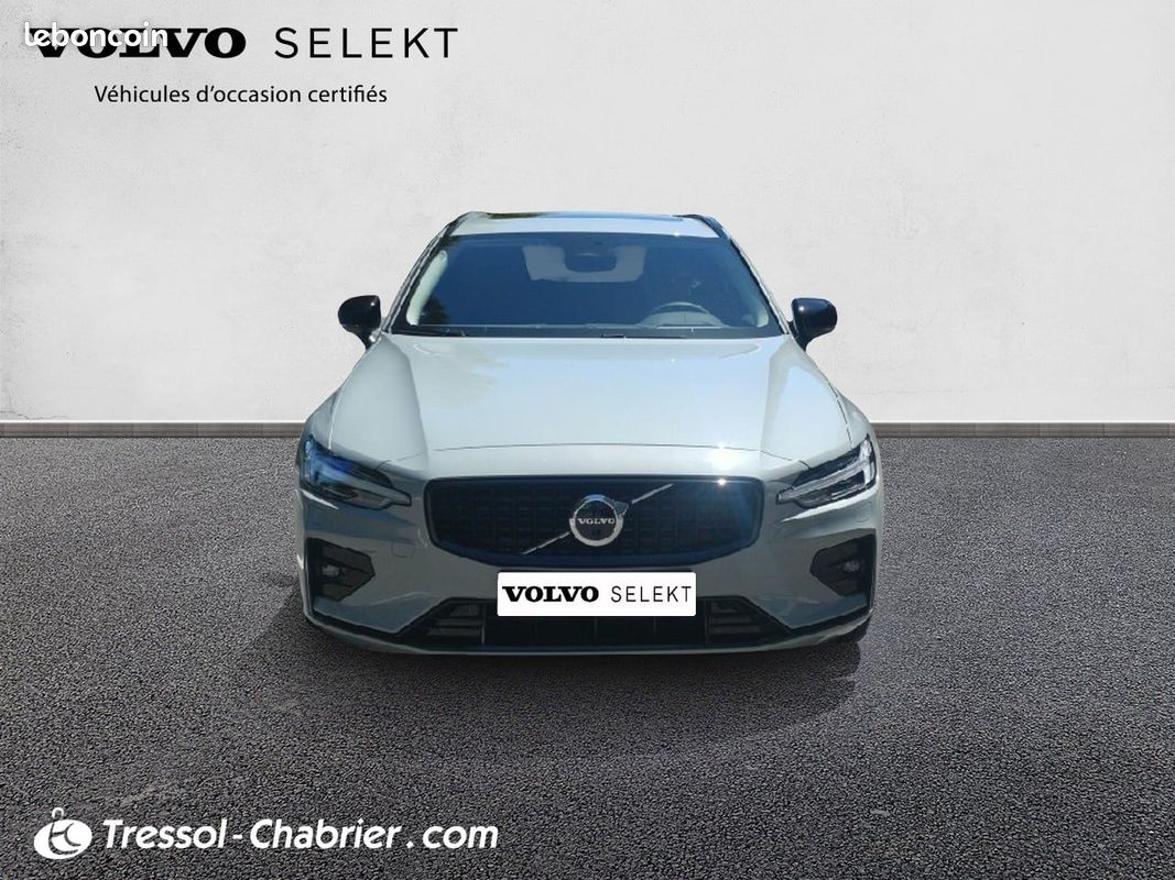VOLVO V60 Micro hybride essence B4 197 ch DCT7 Ultra Style Dark (image 30)