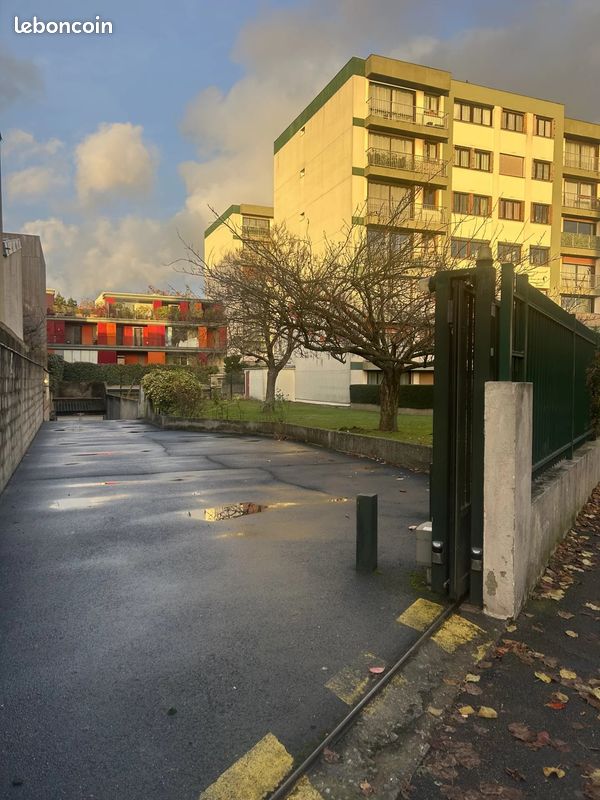 Parking/box Romainville · 10 000 €