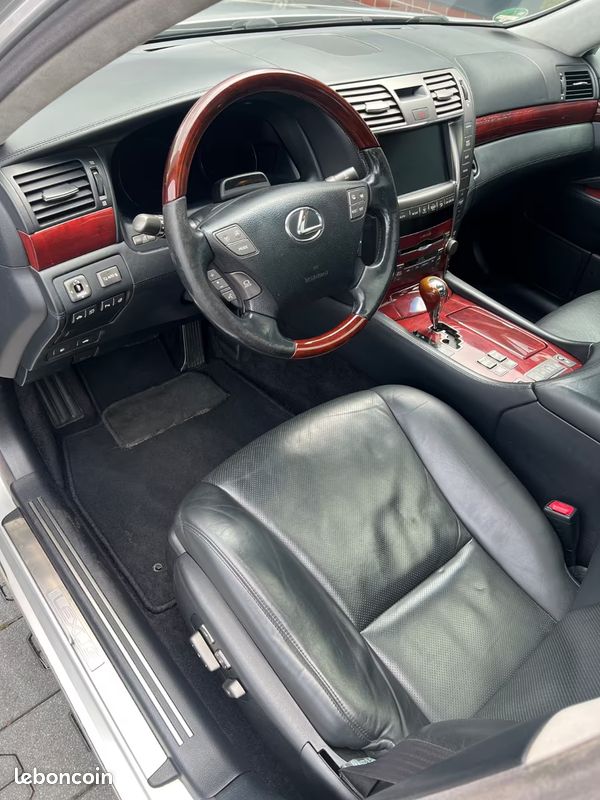 Lexus LS 600H L Ambience 5.0 V8 394CH - Historique D'Entretien Complet - Toit Pano - Cuir Chauffants - Sièges Mémoire - 158000KM (image 8)