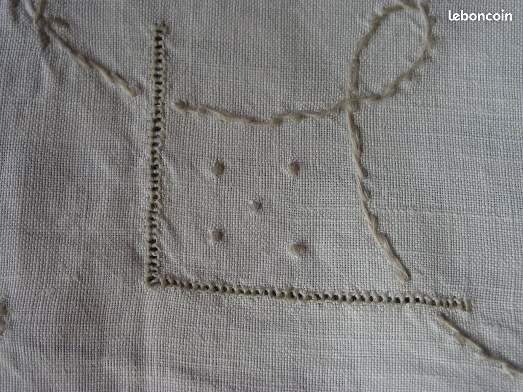 DEUX ANCIENS NAPPERONS brodé mains (image 6)
