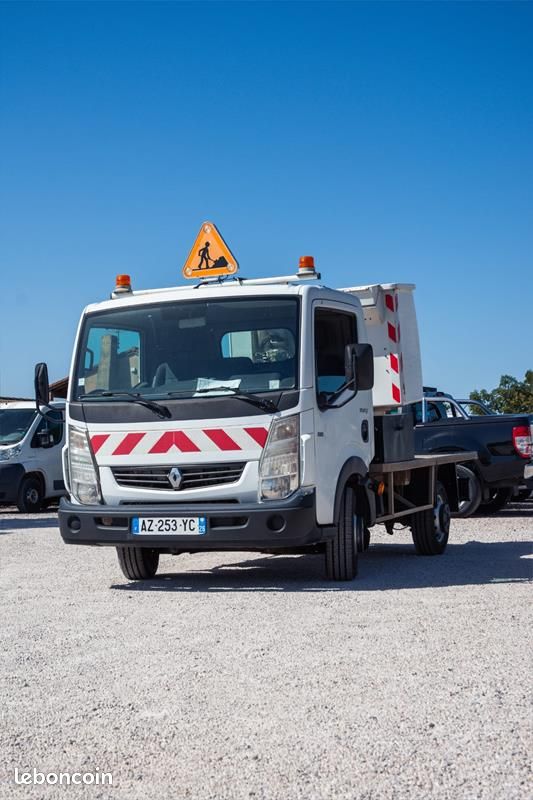 Renault Maxity 2.5 DCi 110 DXI NACELLE (image 1)