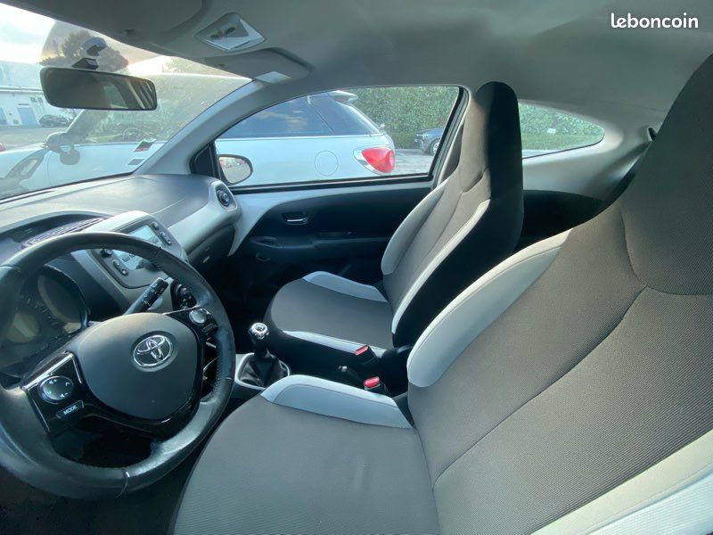 TOYOTA AYGO 1,0 x play état parfait (image 6)
