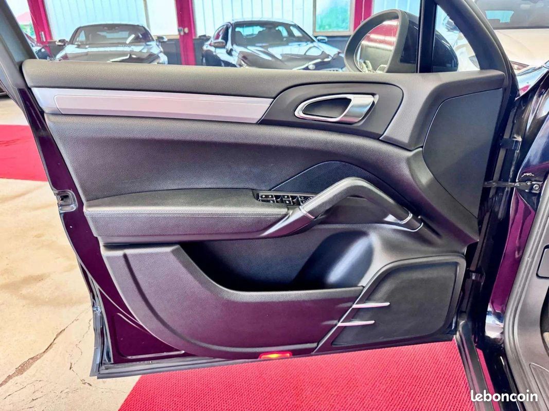 Porsche CAYENNE Porsche Cayenne Diesel 3.0 V6 245 ch Tiptronic * Cuir Intégral * PDLS * PCM * Réservoir 100L (image 15)