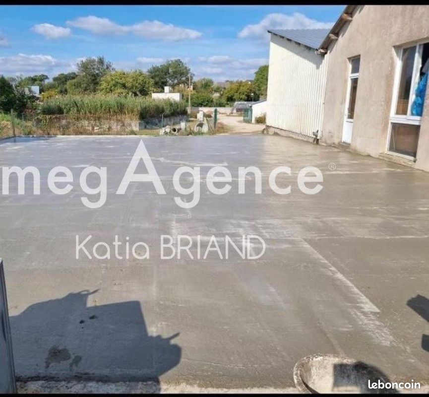 Immeuble 1350 m² · à Marigné-Peuton · 1 350 m² · 232 000 €